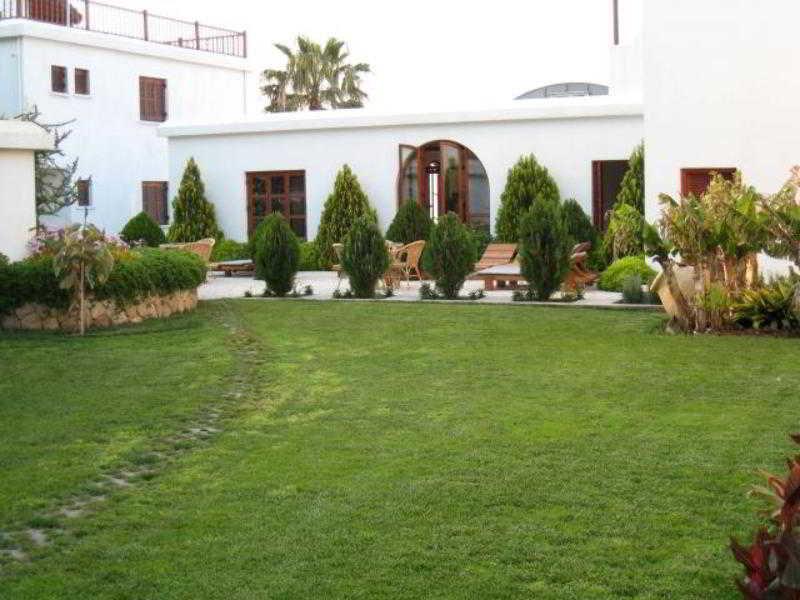 Onar Village Кирения Екстериор снимка