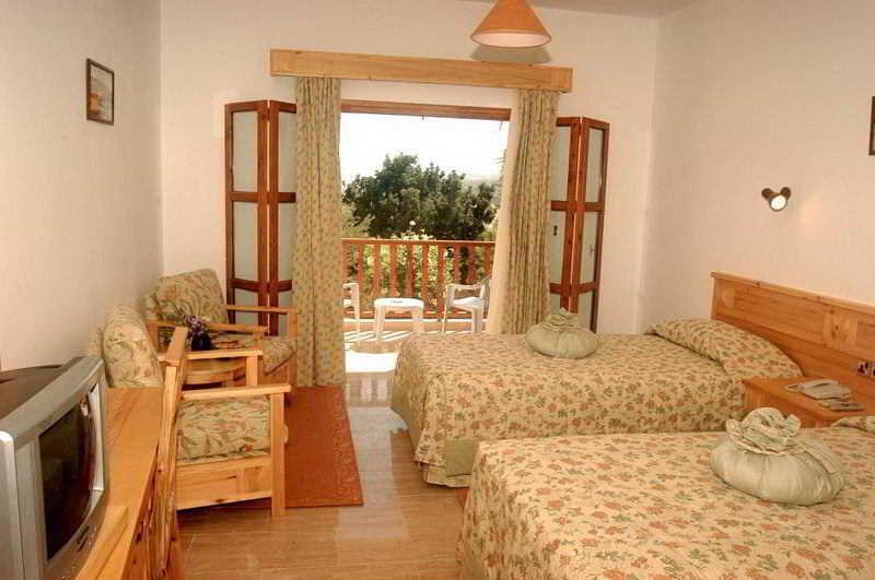Onar Village Кирения Екстериор снимка
