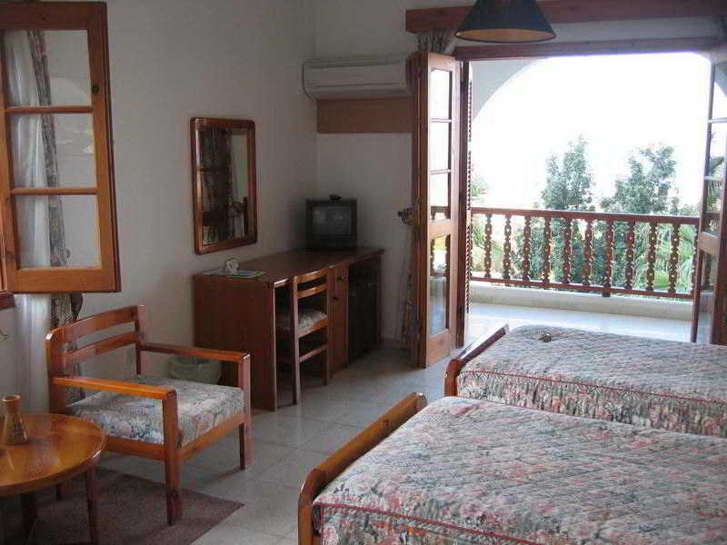 Onar Village Кирения Екстериор снимка